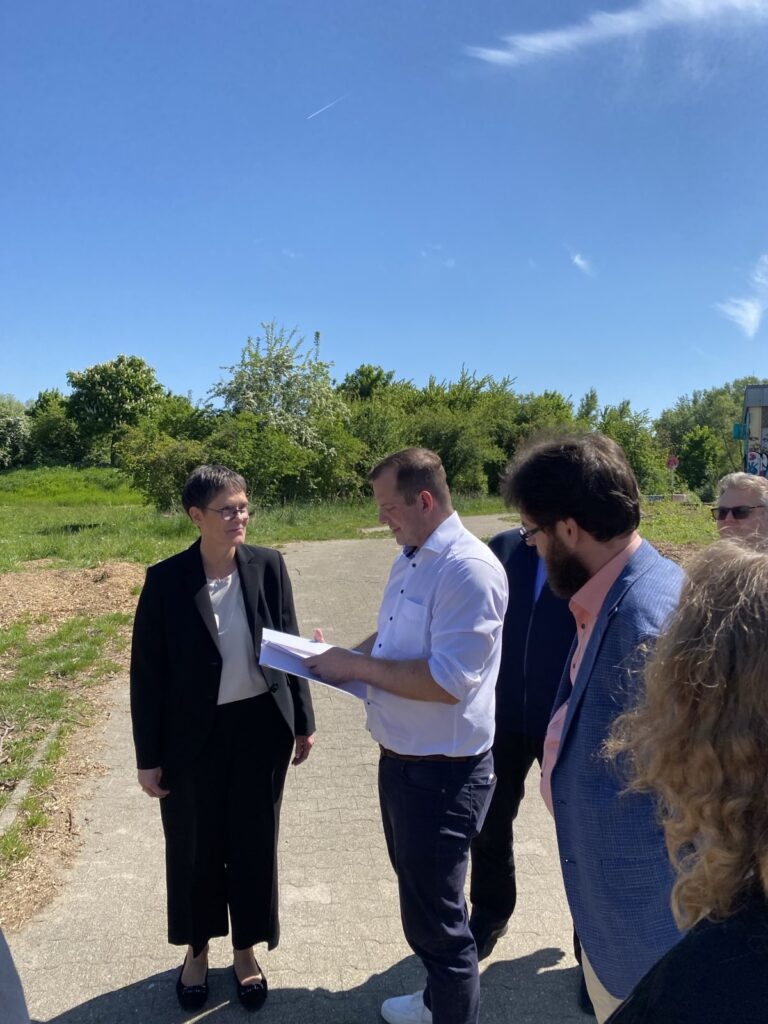 Landesförderung für Hallenbad der VG Rhein-Selz: 570.000 Euro für klimaresiliente Außenanlage 3 IMG 7584
