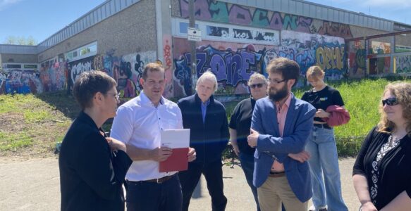 Landesförderung für Hallenbad der VG Rhein-Selz: 570.000 Euro für klimaresiliente Außenanlage
