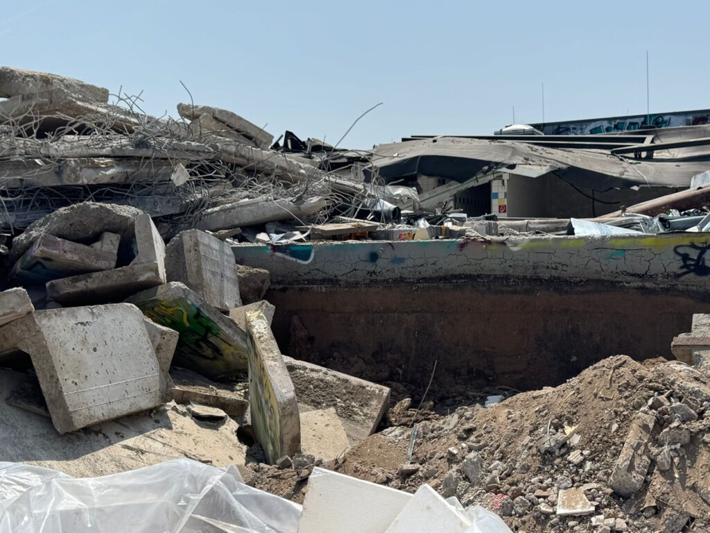 Abriss des alten Hallenbades der VG-Rhein-Selz geht zügig voran 13 Foto: Martin Groth