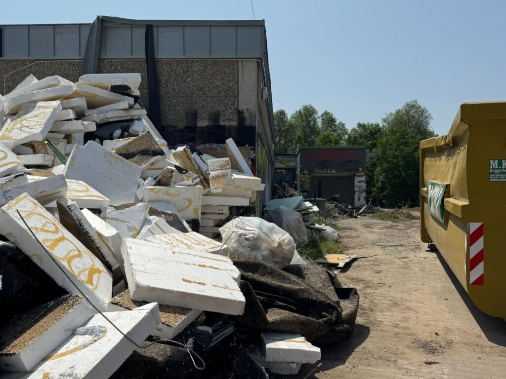 Abriss des alten Hallenbades der VG-Rhein-Selz geht zügig voran 14 Foto: Martin Groth