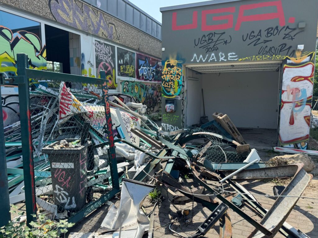 Abriss des alten Hallenbades der VG-Rhein-Selz geht zügig voran 18 Foto: Martin Groth