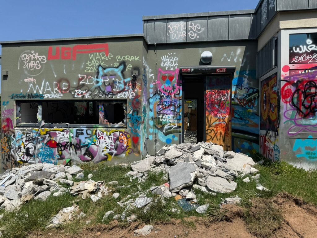 Abriss des alten Hallenbades der VG-Rhein-Selz geht zügig voran 26 Foto: Martin Groth